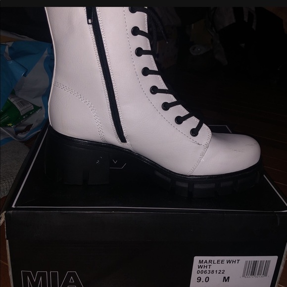 MARLEE WHITE BOOTS (doc look alikes) - Picture 4 of 8